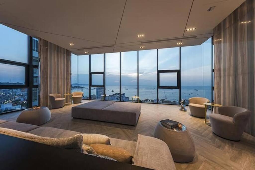 The Base Central Pattaya Zewnętrze zdjęcie
