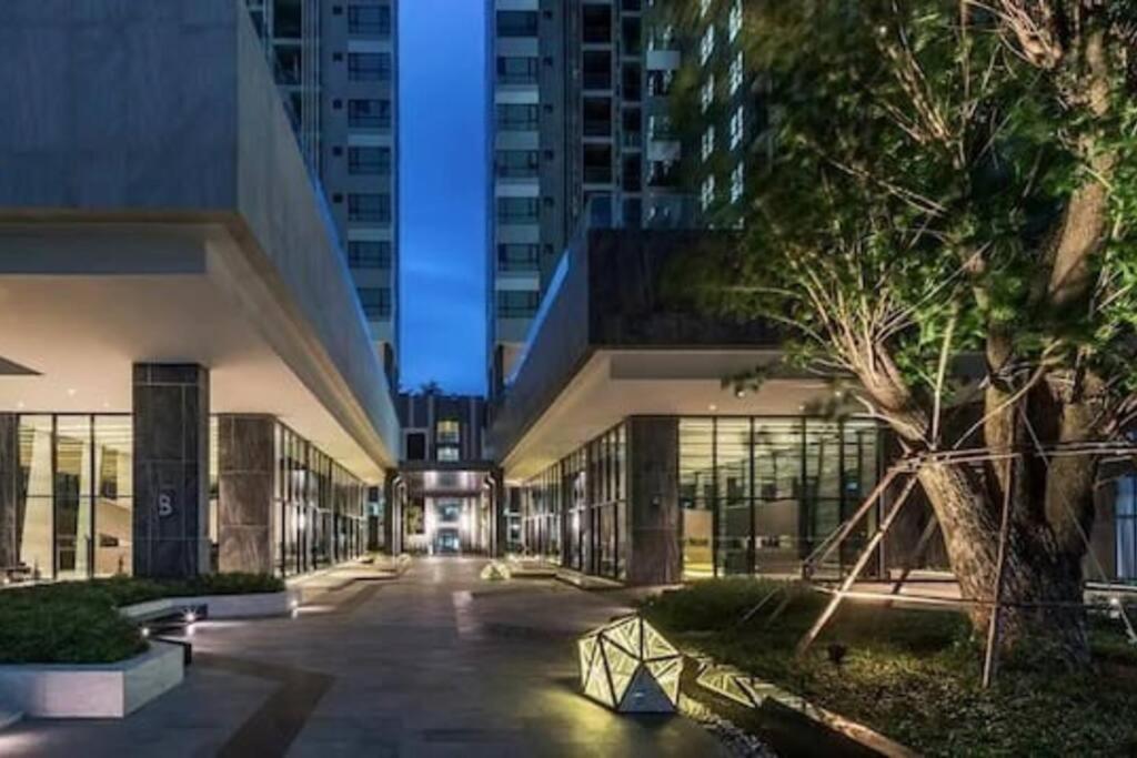 The Base Central Pattaya Zewnętrze zdjęcie