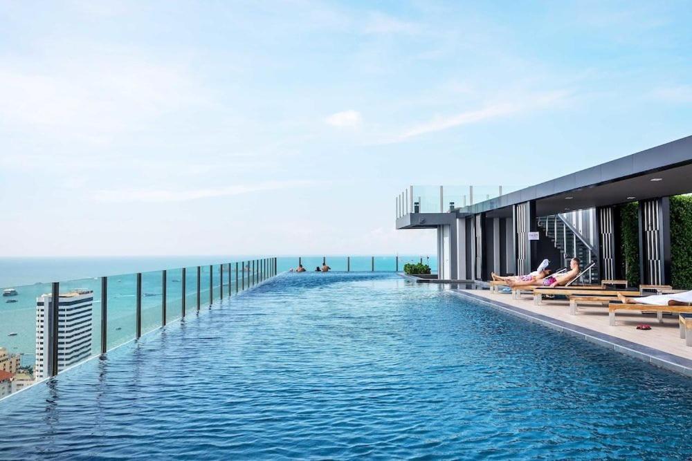 The Base Central Pattaya Zewnętrze zdjęcie